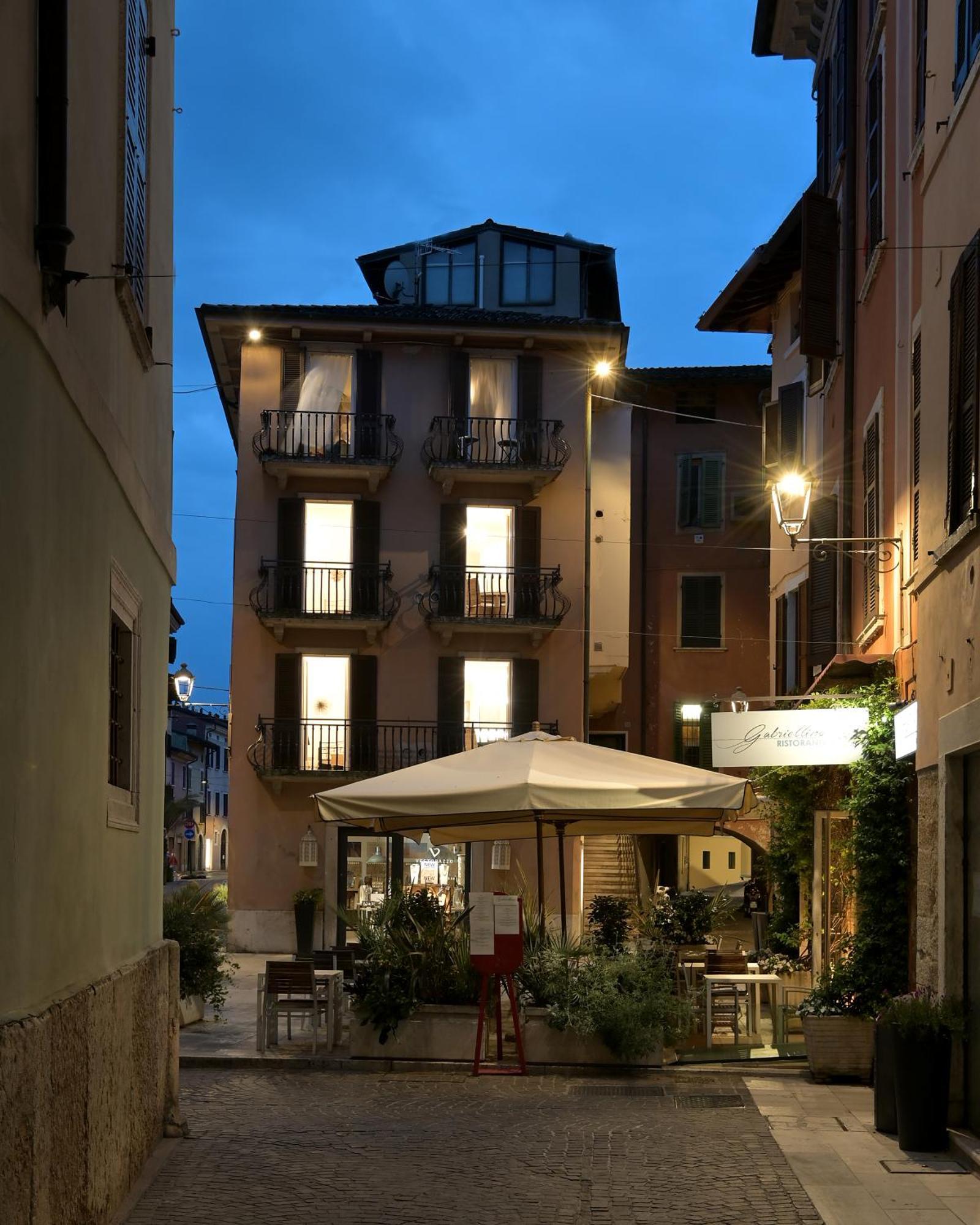 Cavour Apartments Saló Exterior foto