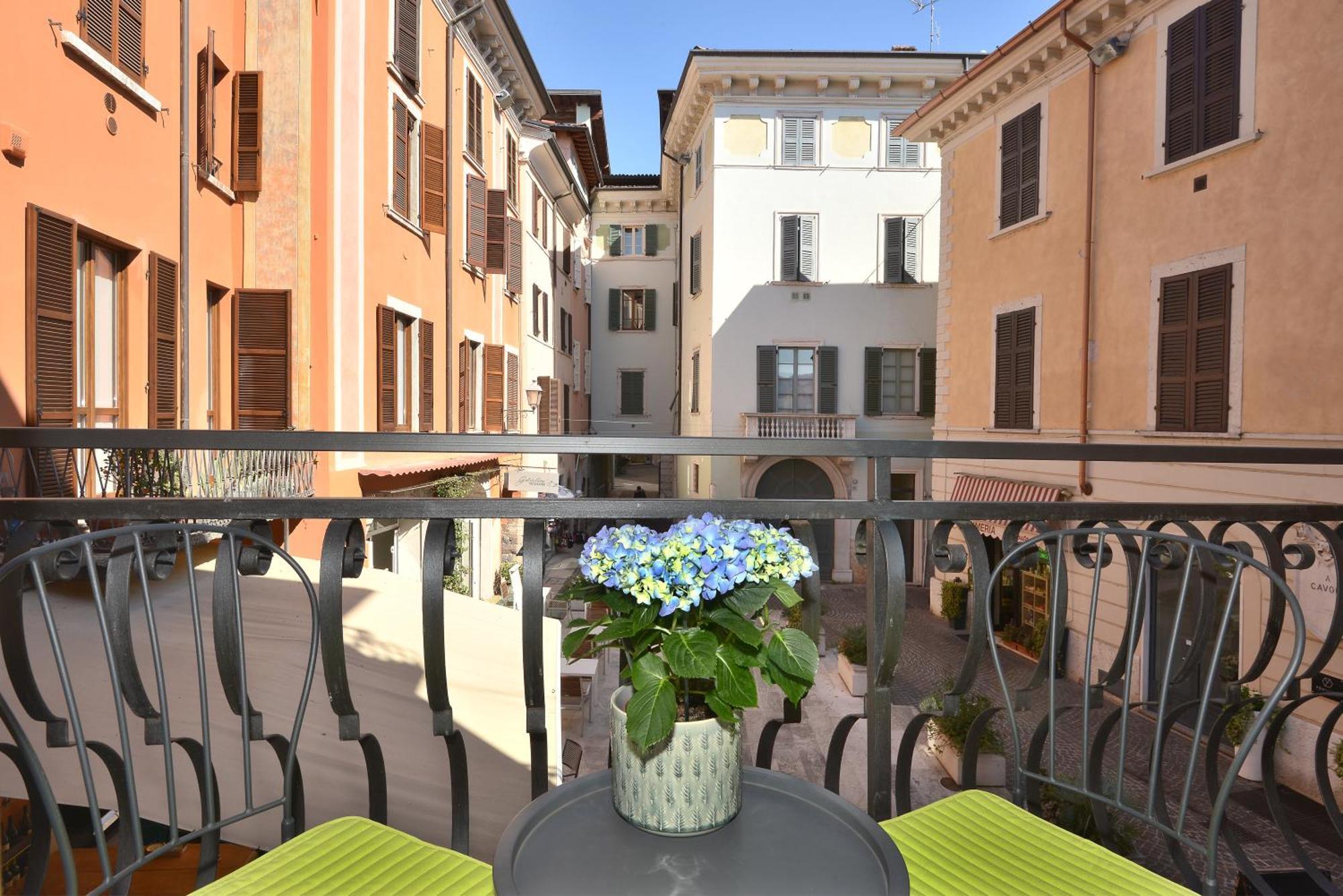 Cavour Apartments Saló Zimmer foto