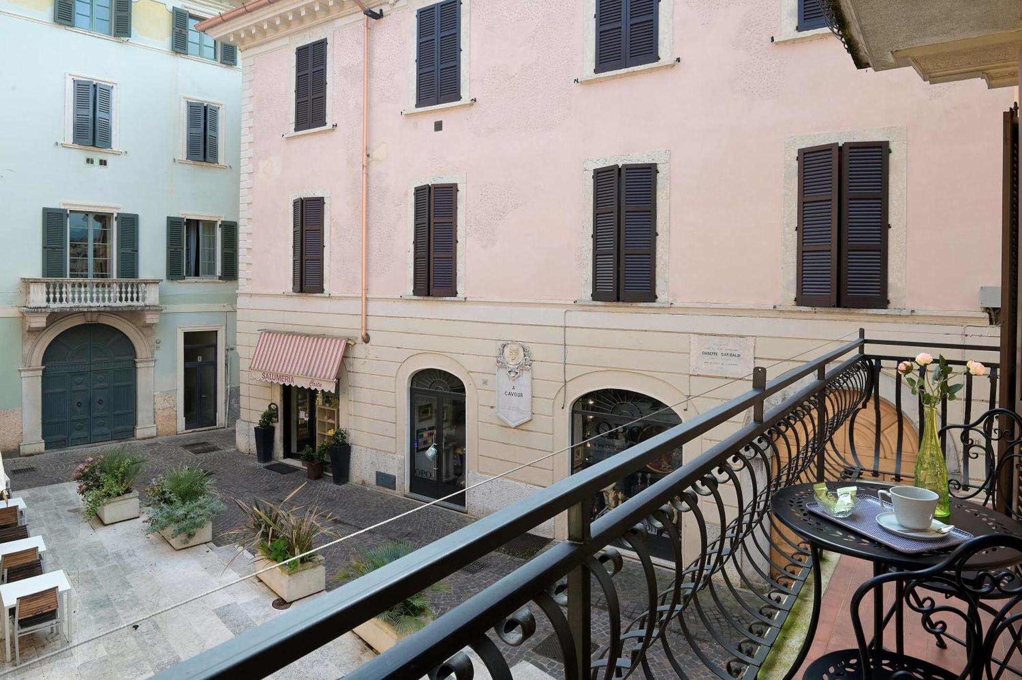 Cavour Apartments Saló Exterior foto