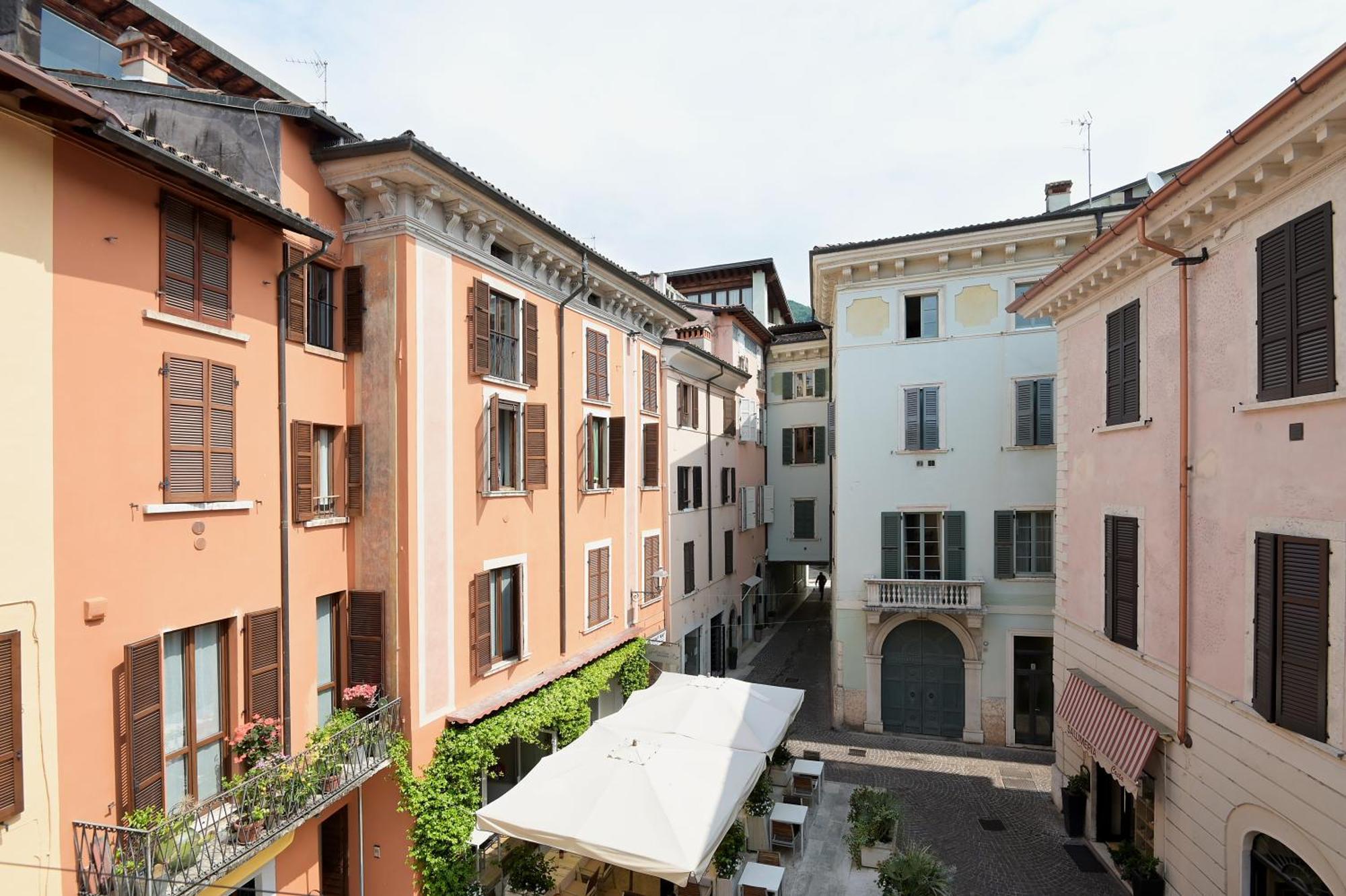 Cavour Apartments Saló Exterior foto