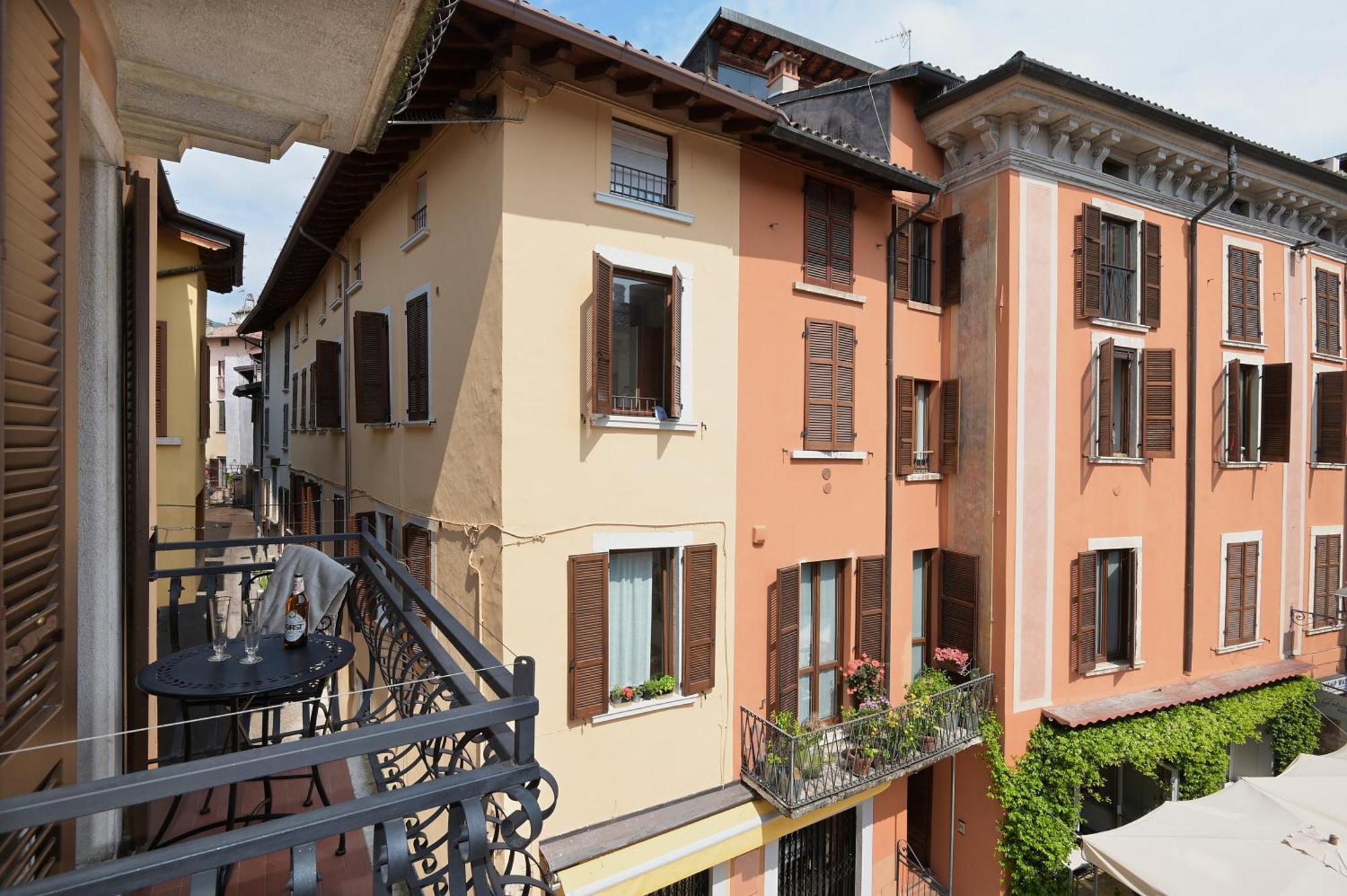 Cavour Apartments Saló Exterior foto