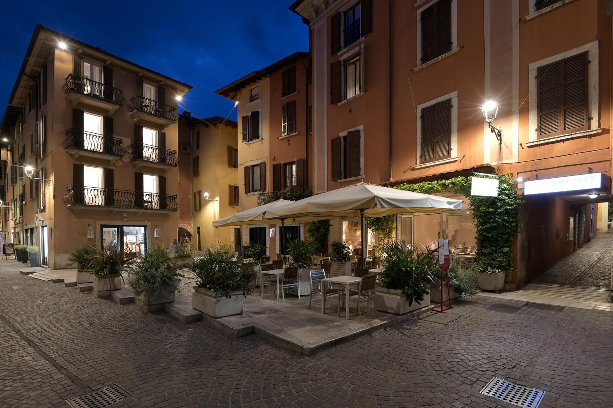 Cavour Apartments Saló Exterior foto