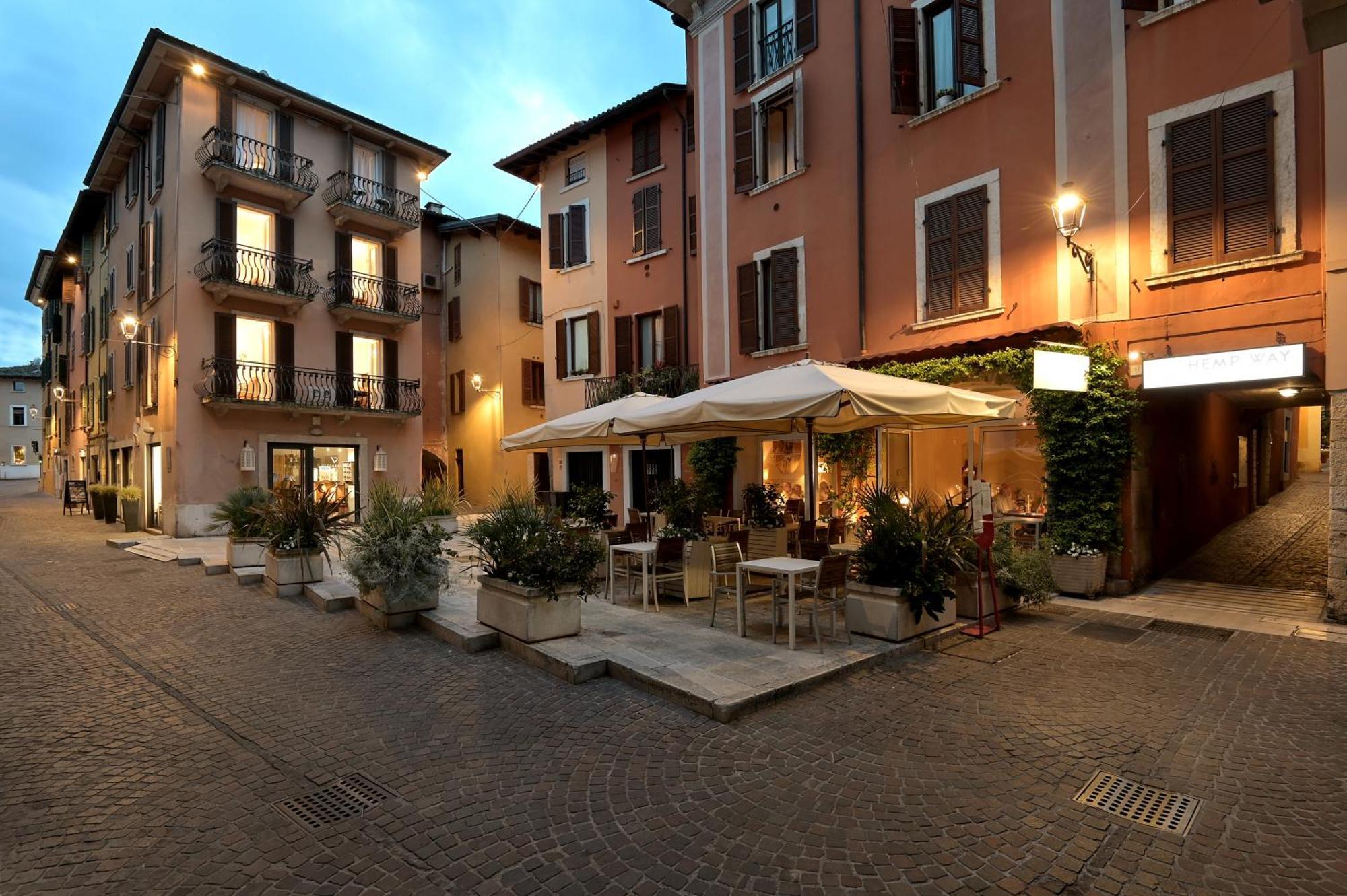 Cavour Apartments Saló Exterior foto