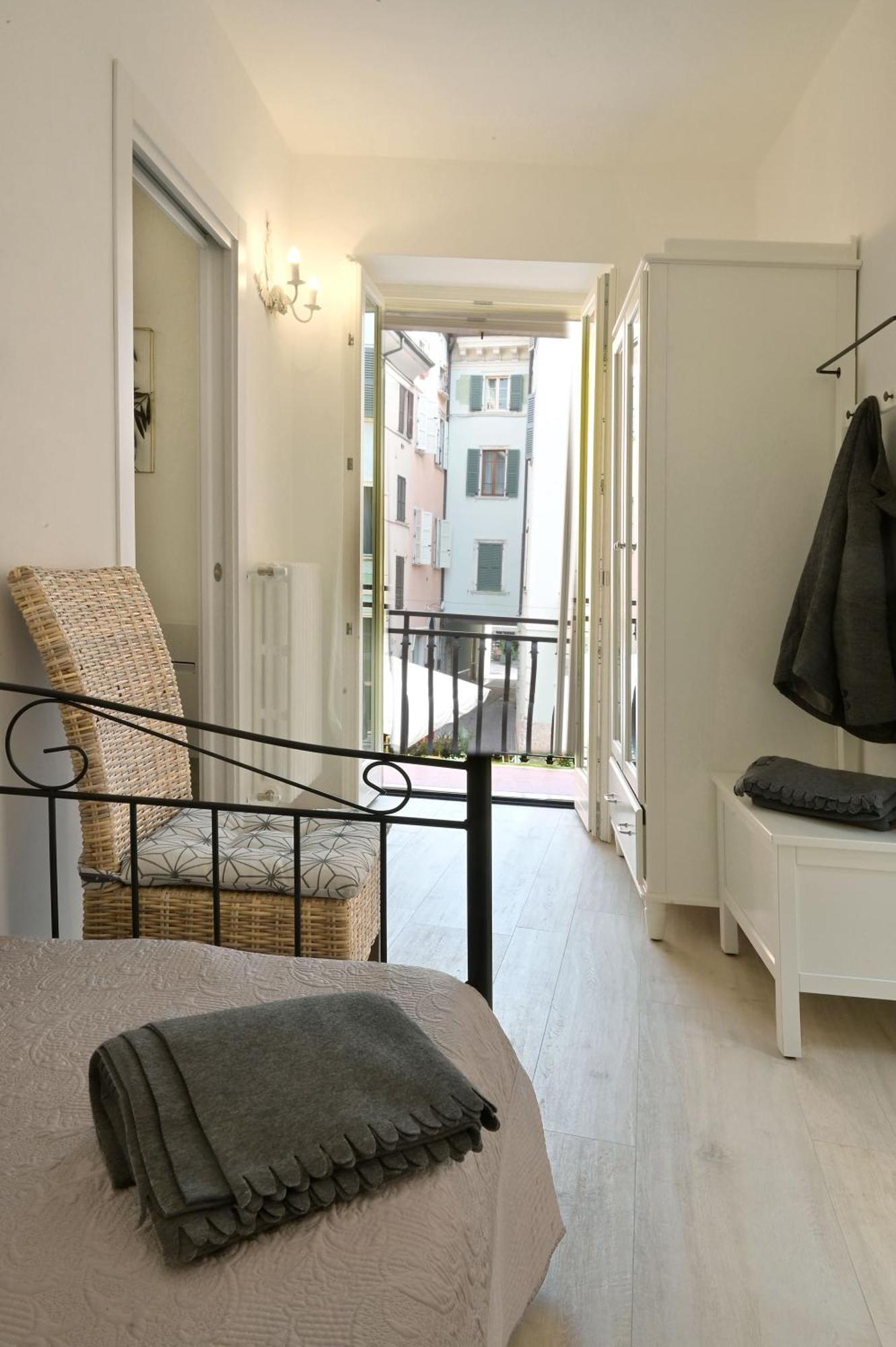 Cavour Apartments Saló Exterior foto