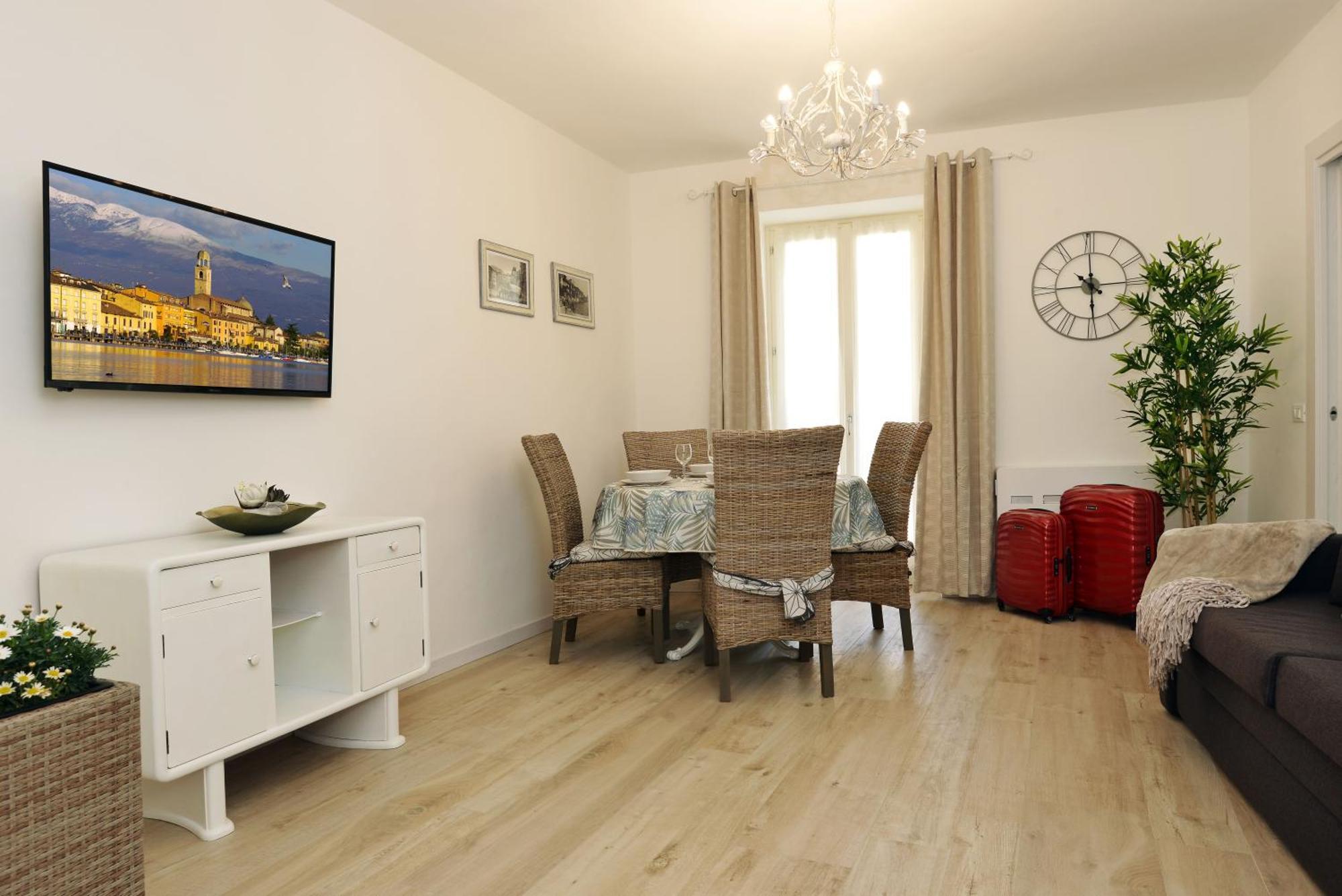 Cavour Apartments Saló Exterior foto