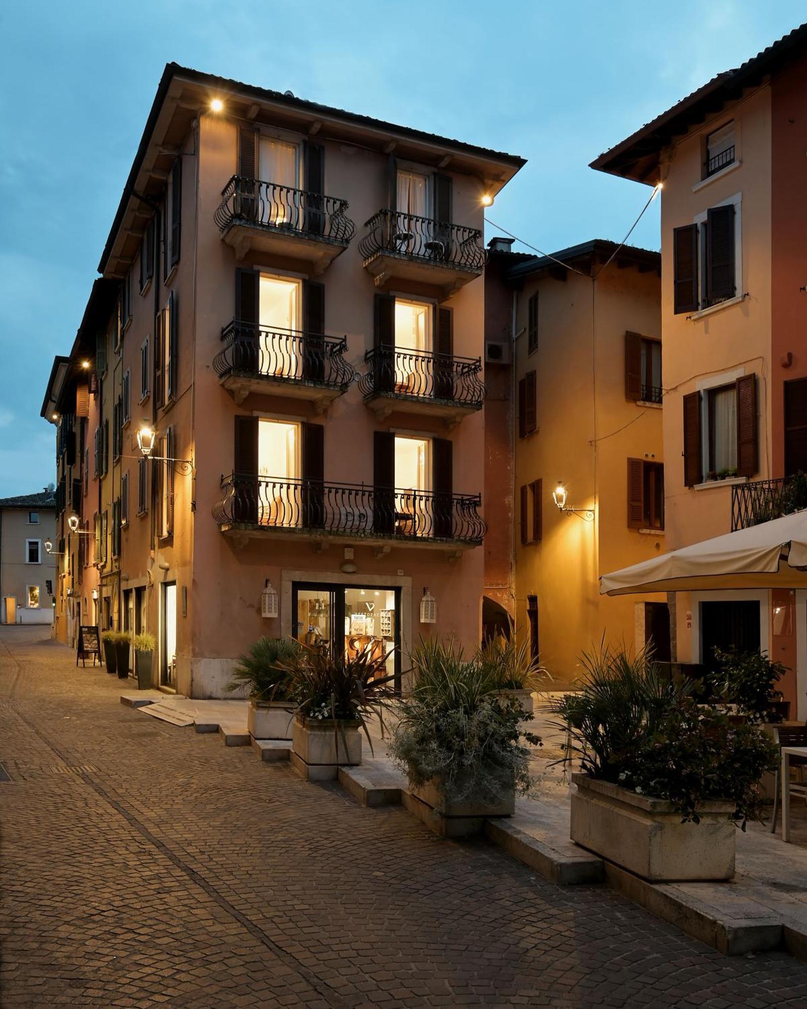 Cavour Apartments Saló Exterior foto
